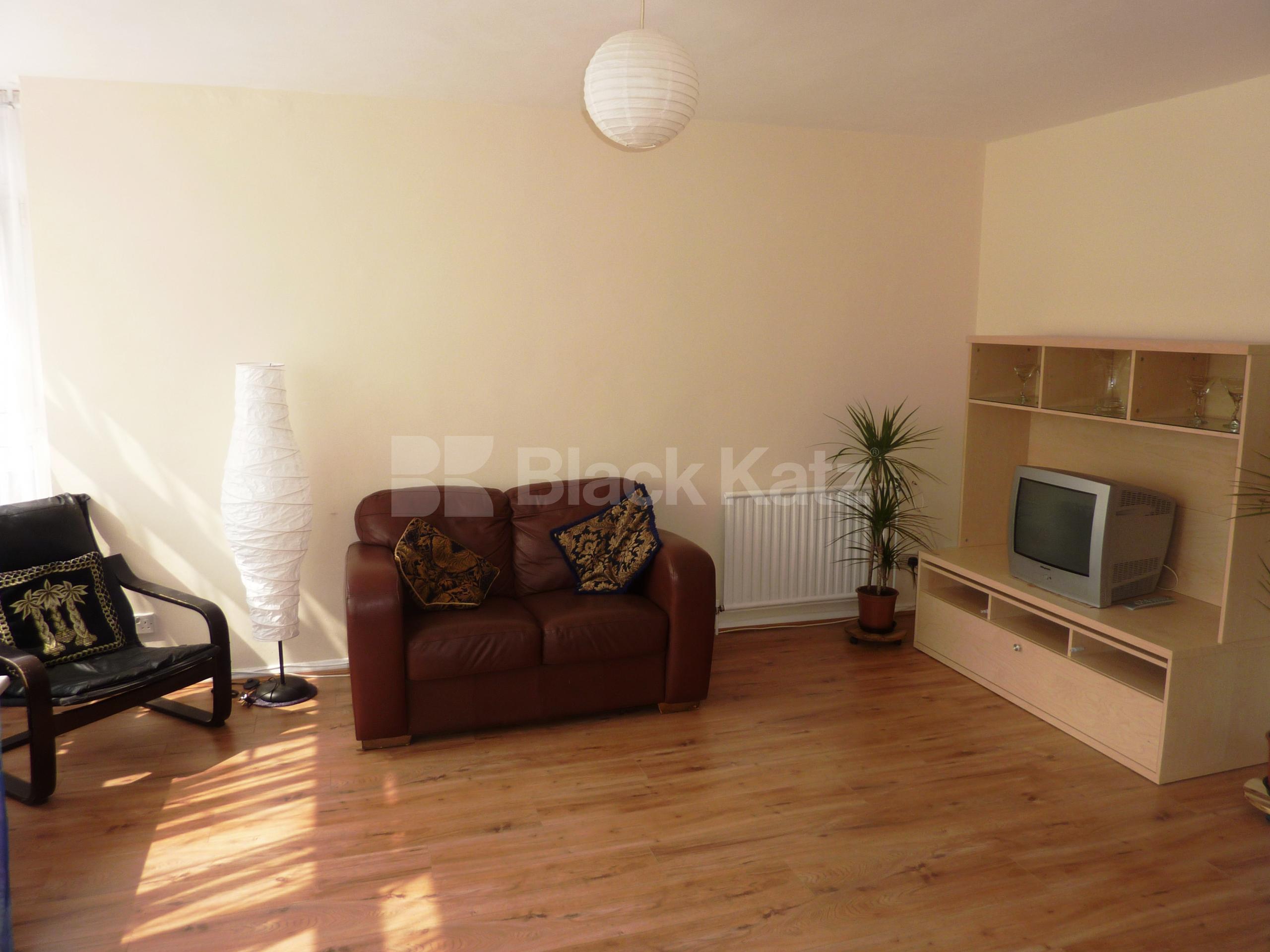 			NEAR REGENTS PARK-PRIMROSE HILL , 2 Bedroom, 1 bath, 1 reception Flat			 Kingsland,Broxwood Way, ST JOHNS WOOD NW8